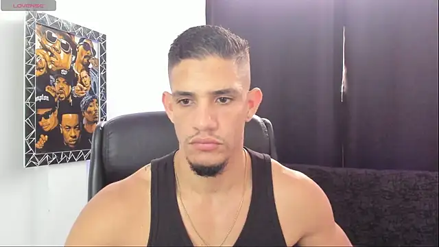 jhonnysnow17 online show from May 17, 6:26 pm
