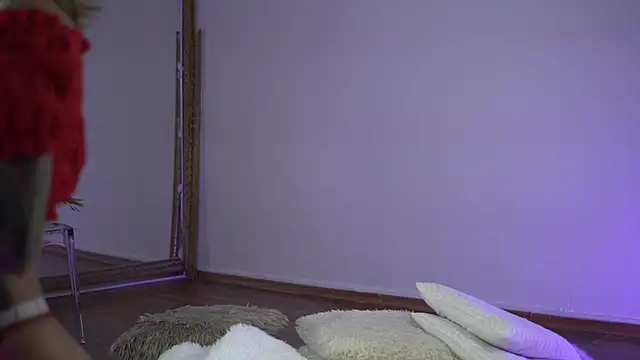 TiffanyMaze online show from October 8, 6:33 am