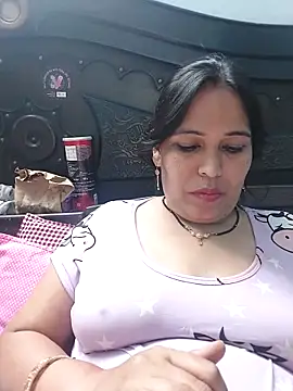 Snapshot of Poojabhabi101 chatting on April 15, 5:42 pm Poojabhabi101 online show from April 15, 5:42 pm
