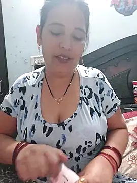 Snapshot of Poojabhabi101 chatting on April 24, 6:27 am Poojabhabi101 online show from April 24, 6:27 am