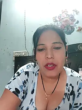 Snapshot of Poojabhabi101 chatting on May 2, 5:23 am Poojabhabi101 online show from May 2, 5:23 am