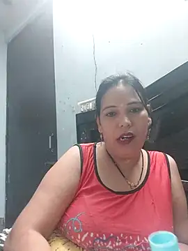 Snapshot of Poojabhabi101 chatting on May 4, 5:03 am Poojabhabi101 online show from May 4, 5:03 am