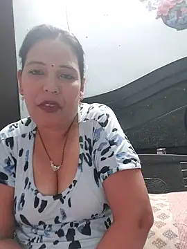 Snapshot of Poojabhabi101 chatting on May 7, 5:02 am Poojabhabi101 online show from May 7, 5:02 am
