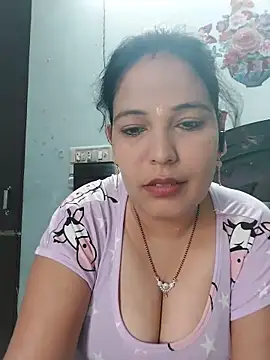Snapshot of Poojabhabi101 chatting on May 12, 5:59 am Poojabhabi101 online show from May 12, 5:59 am