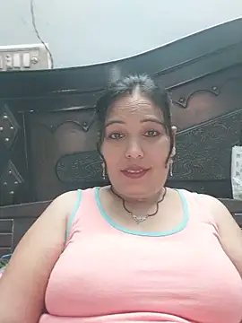 Snapshot of Poojabhabi101 chatting on May 14, 6:31 am Poojabhabi101 online show from May 14, 6:31 am