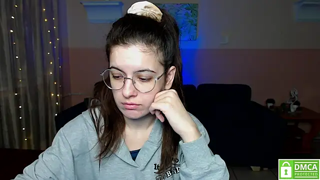 Snapshot of Aminabeatris chatting on February 17, 6:31 am Aminabeatris online show from February 17, 6:31 am