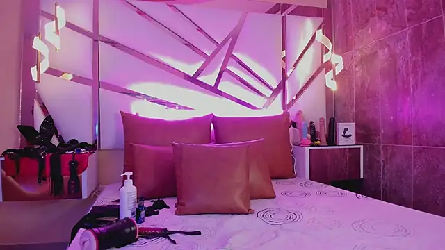 Snapshot of AlejandraDangerGirl chatting on December 17, 3:17 pm AlejandraDangerGirl online show from December 17, 3:17 pm