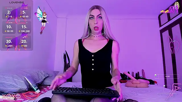 Snapshot of AlejandraDangerGirl chatting on October 15, 1:22 pm AlejandraDangerGirl online show from October 15, 1:22 pm