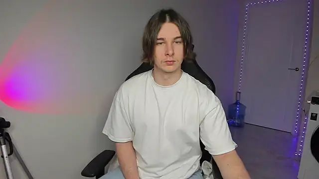 Snapshot of Vincent_Strong chatting on December 20, 7:44 am Vincent Strong online show from December 20, 7:44 am