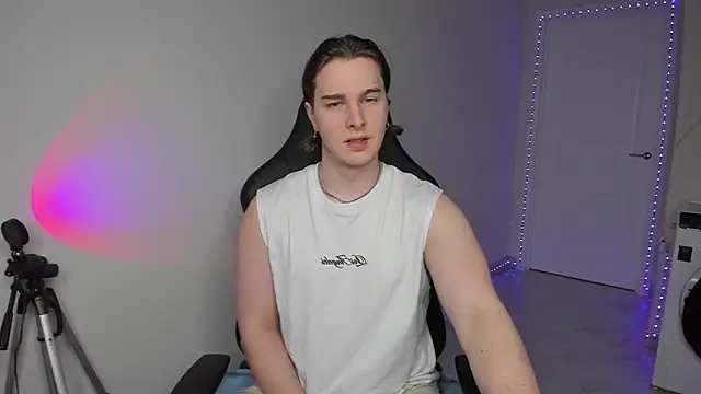 Snapshot of Vincent_Strong chatting on February 3, 2:02 pm Vincent Strong online show from February 3, 2:02 pm