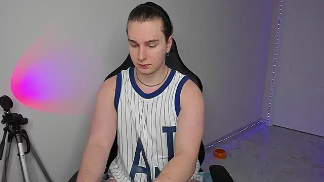Snapshot of Vincent_Strong chatting on February 8, 2:49 pm Vincent Strong online show from February 8, 2:49 pm
