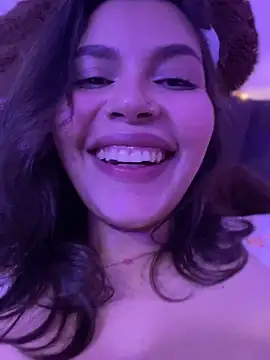 Snapshot of GigiiStone chatting on December 3, 1:19 am GigiiStone online show from December 3, 1:19 am