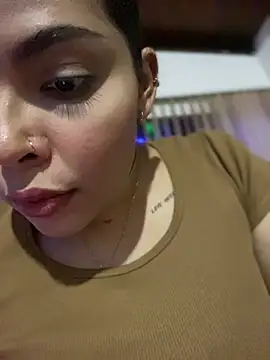 Snapshot of GigiiStone chatting on December 20, 12:30 am GigiiStone online show from December 20, 12:30 am