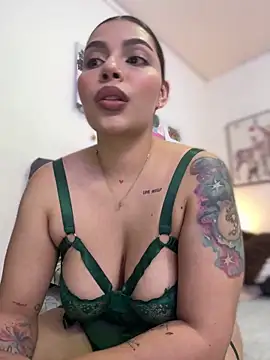 Snapshot of GigiiStone chatting on January 7, 11:03 pm GigiiStone online show from January 7, 11:03 pm