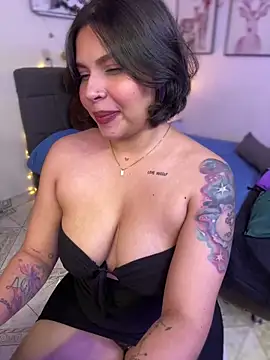 Snapshot of GigiiStone chatting on February 18, 8:47 pm GigiiStone online show from February 18, 8:47 pm