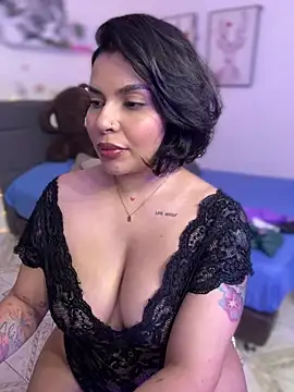 Snapshot of GigiiStone chatting on February 19, 11:25 pm GigiiStone online show from February 19, 11:25 pm