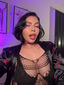 Snapshot of GigiiStone chatting on February 11, 8:58 pm GigiiStone online show from February 11, 8:58 pm