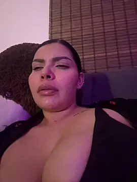 Snapshot of GigiiStone chatting on February 13, 12:50 am GigiiStone online show from February 13, 12:50 am