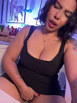 Snapshot of GigiiStone chatting on March 1, 7:05 pm GigiiStone online show from March 1, 7:05 pm