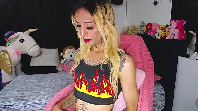 Snapshot of flaquita_corall chatting on July 12, 1:07 am flaquita corall online show from July 12, 1:07 am