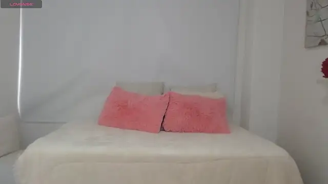 Snapshot of sofia_perez___ chatting on April 30, 7:53 pm sofia perez online show from April 30, 7:53 pm