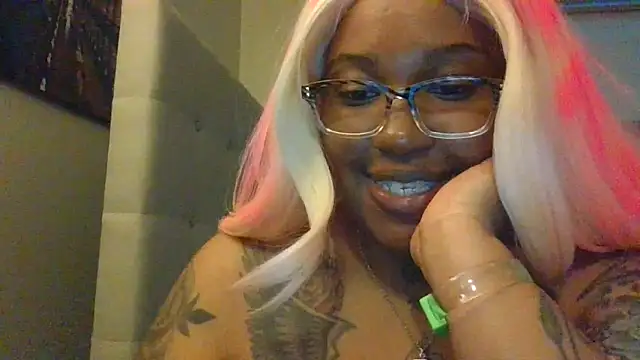 Snapshot of ShaBrimDaPornstar chatting on March 18, 11:08 pm ShaBrimDaPornstar online show from March 18, 11:08 pm