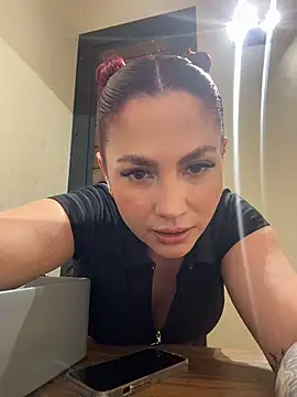 Snapshot of zafiro_mo0n chatting on July 1, 11:26 pm zafiro mo0n online show from July 1, 11:26 pm