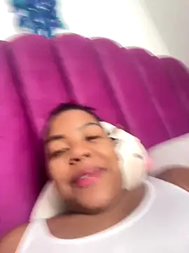 samanthaabloom online show from December 18, 4:57 pm