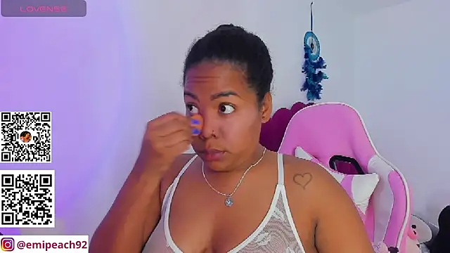 Snapshot of samanthaabloom chatting on June 9, 11:05 pm samanthaabloom online show from June 9, 11:05 pm