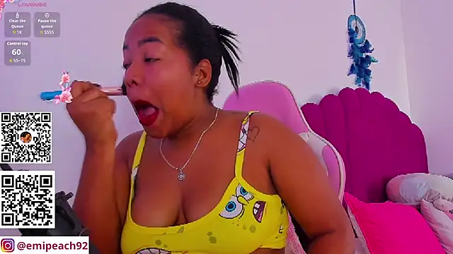 Snapshot of samanthaabloom chatting on July 6, 1:30 pm samanthaabloom online show from July 6, 1:30 pm