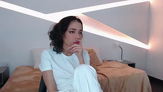 hot little bunny online show from December 5, 11:29 pm