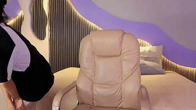 hot little bunny online show from February 2, 9:02 pm