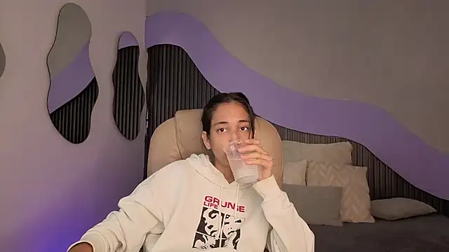 hot little bunny online show from March 2, 10:16 pm