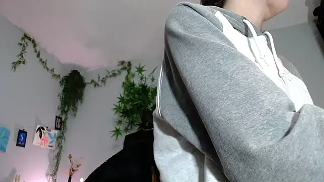 VickyJackson  online show from October 21, 7:25 pm