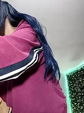 VickyJackson  online show from February 9, 6:23 pm