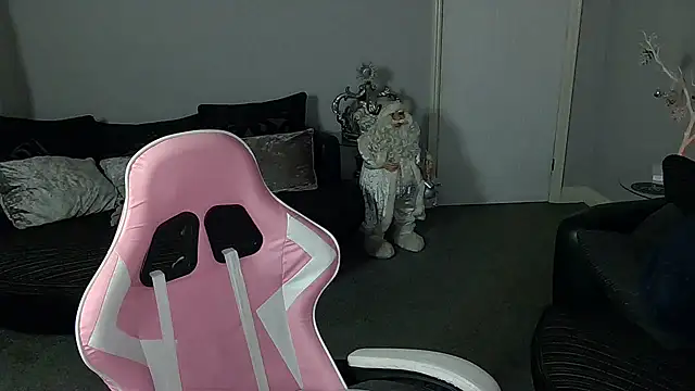 Red firesquirt online show from December 9, 2:39 pm