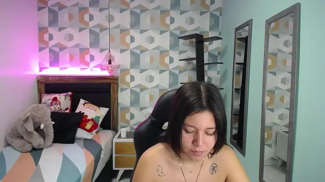 Snapshot of LORENADAVIES chatting on December 18, 11:56 am LORENADAVIES online show from December 18, 11:56 am