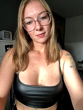 BunnyDiamond1 online show from October 24, 1:07 pm