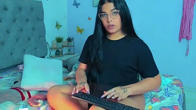 Snapshot of mabellfox chatting on January 8, 10:27 pm mabellfox online show from January 8, 10:27 pm