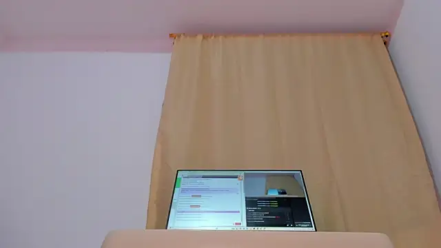 Snapshot of soyamandaa_ chatting on December 8, 12:18 am soyamandaa online show from December 8, 12:18 am