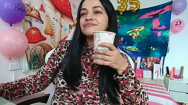 LovelyAzucena online show from May 4, 3:52 pm
