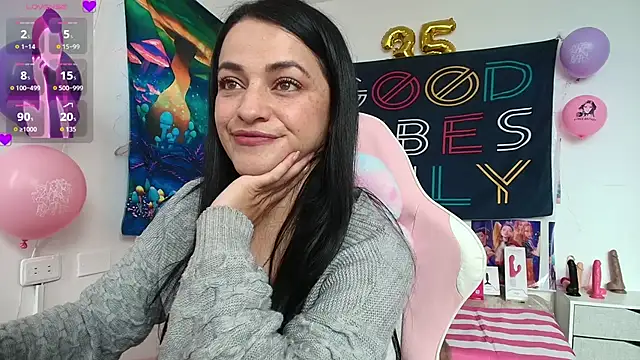 LovelyAzucena online show from May 8, 2:33 pm
