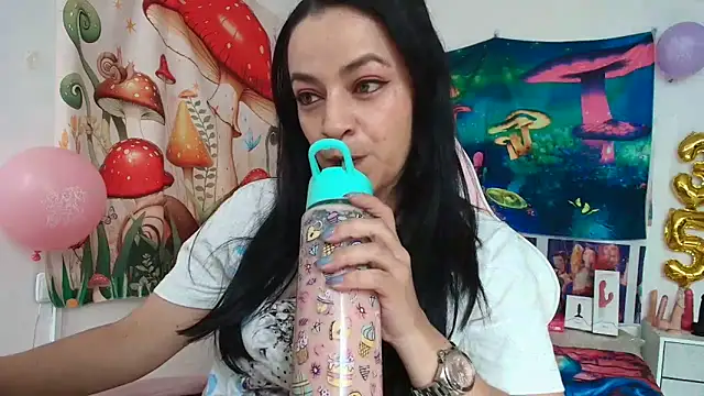 LovelyAzucena online show from May 14, 1:51 pm