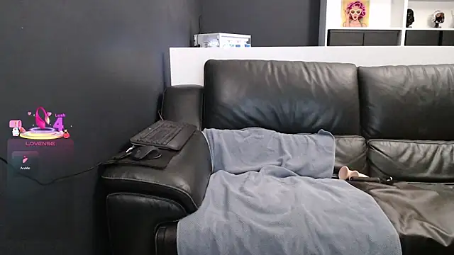 Lili-Bertine online show from February 4, 11:31 pm