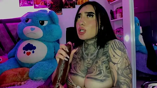 CloeeBeckam online show from May 10, 9:47 am