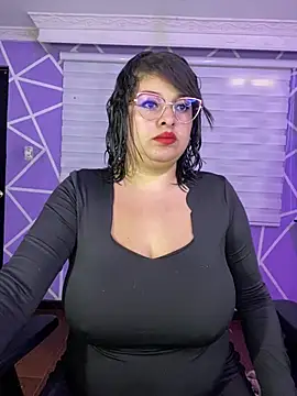 Snapshot of MiiaaJoness chatting on May 25, 3:29 pm MiiaaJoness online show from May 25, 3:29 pm