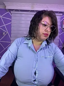 Snapshot of MiiaaJoness chatting on May 27, 3:42 pm MiiaaJoness online show from May 27, 3:42 pm
