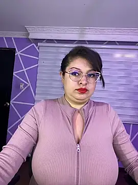 Snapshot of MiiaaJoness chatting on May 28, 4:04 pm MiiaaJoness online show from May 28, 4:04 pm