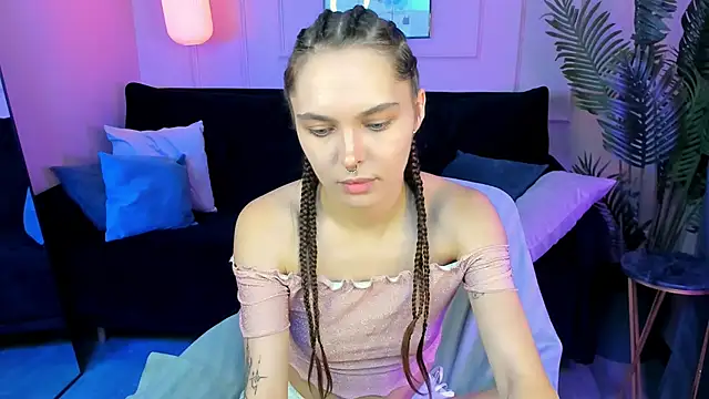 Snapshot of ChloeSunny chatting on June 28, 7:14 am ChloeSunny online show from June 28, 7:14 am