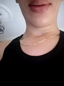 Snapshot of MiroKari2 chatting on October 8, 10:29 pm MiroKari2 online show from October 8, 10:29 pm